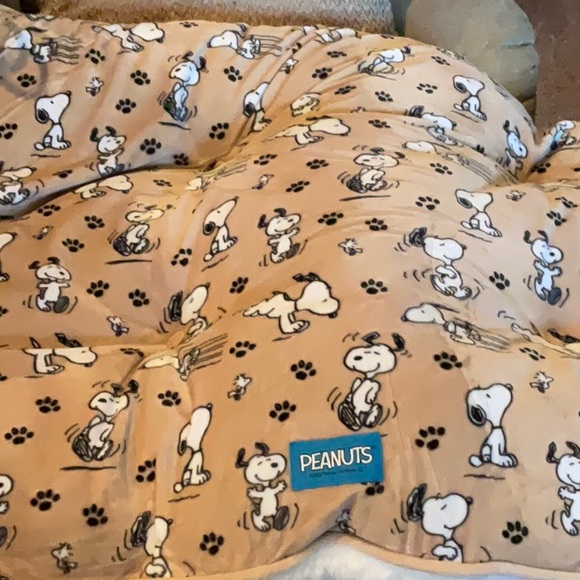 Snoopy Dog Bed, Crate Bed, 27’ x36”. Tan with black & White NWT Woodstock